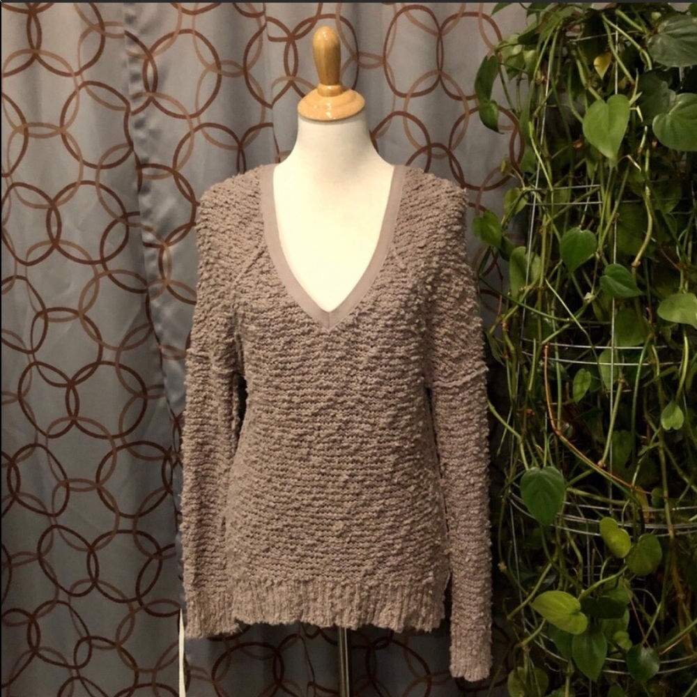 Free People Lavender V-Neck Sweater Size XS VGUC
